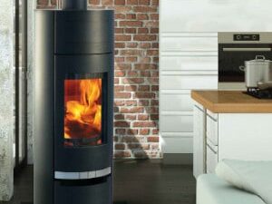 Fonte-flamme-cheminees-jouvin-poele-a-bois-design-contemporain-havana-noir-ambiance