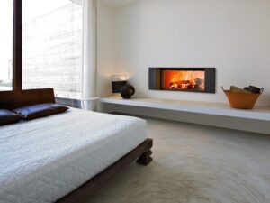 cheminée foyer bois MCZ Plasma 115 avec porte relevable avec cadre decoration Klee chambre