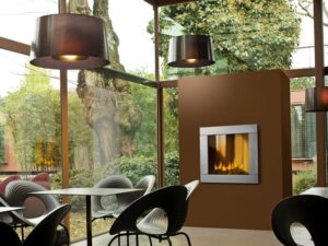cheminée foyer bois MCZ Plasma 85 habillage moderne porte relevable
