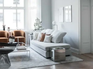 Poêle à granulés MCZ Suite 10 kW réservoir 30 kg installé dans un salon contemporain