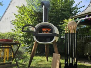 Four à bois Alfred installé sur une terrasse