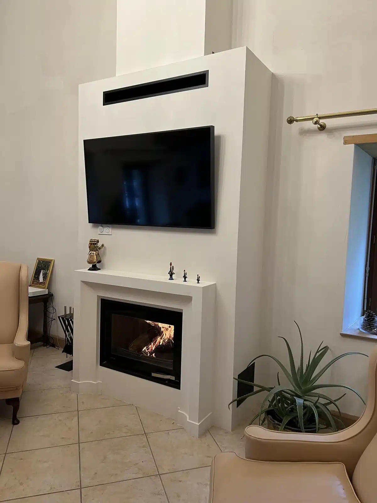 Lorflam XP78 Black et ensemble TV — réalisation Cheminées Jouvin, cheministe à Vitré (35) Lorflam XP78 Black et ensemble TV — réalisation Cheminées Jouvin, cheministe à Vitré (35)