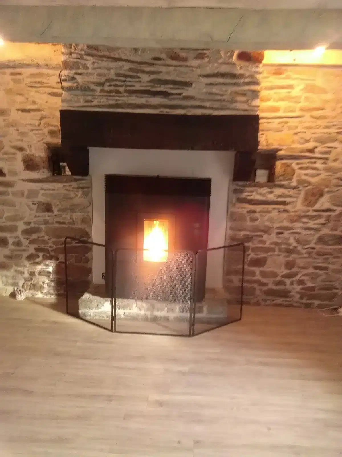 MCZ Philo dans une cheminée existante — réalisation Cheminées Jouvin, cheministe à Vitré (35) MCZ Philo dans une cheminée existante — réalisation Cheminées Jouvin, cheministe à Vitré (35)