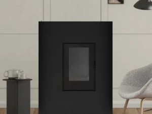 Poêle à granulés canalisable MCZ Rock 7,9 kW slim en métal Black dans un intérieur